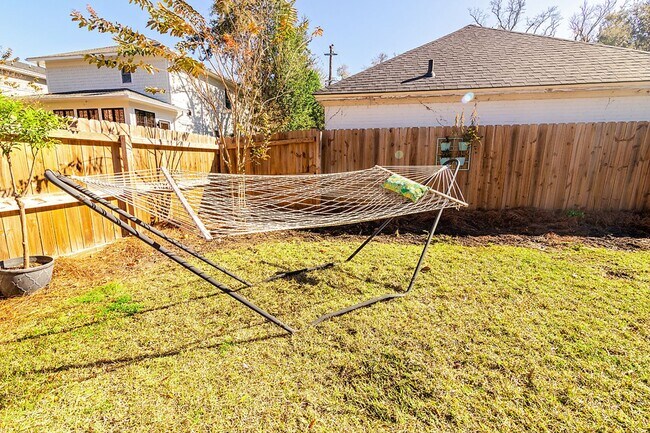 Building Photo - Bull St Bungalow