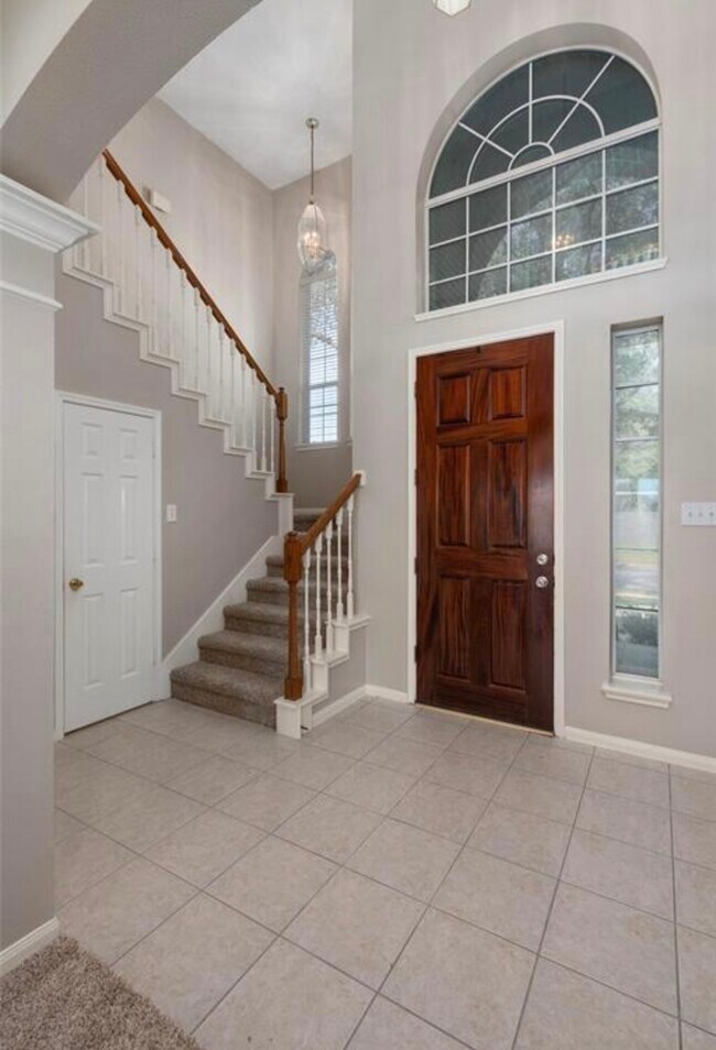 Building Photo - 10115 Cottonwood Canyon Dr