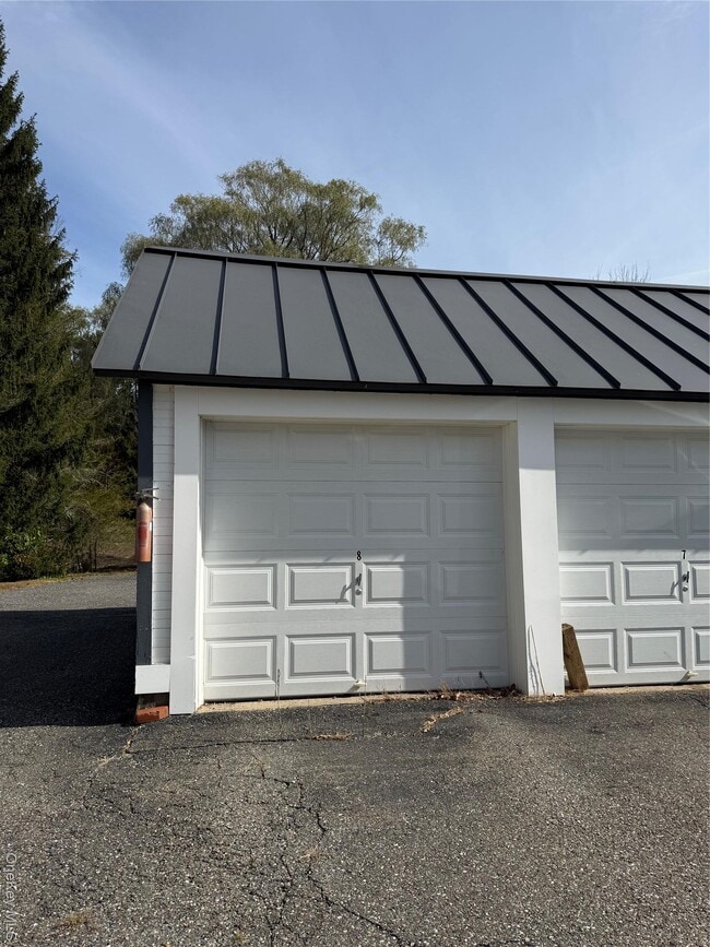 Building Photo - 50 Hurds Corners Rd