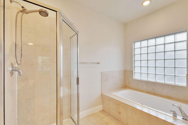 Building Photo - 2358 Wilson St