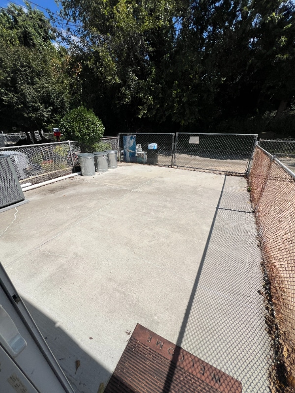 Building Photo - 643 47th St