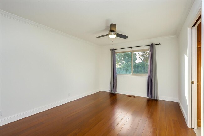 Building Photo - 249 Purple Glen Dr