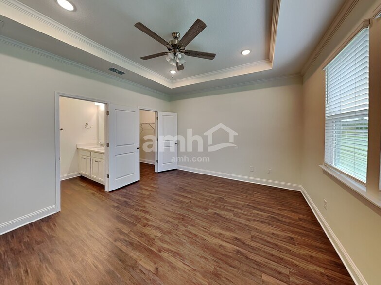 Building Photo - 621 Onate Cir
