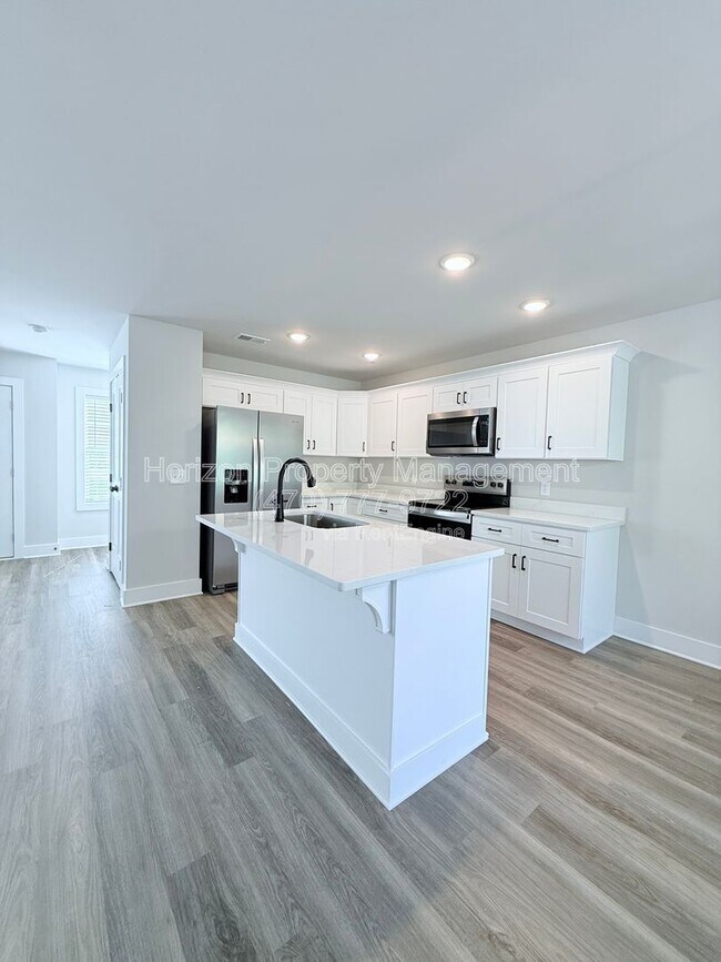 Building Photo - 2550 Valient Dr