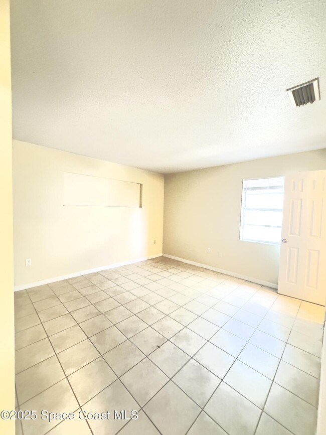 Building Photo - 2466 Uranus Dr