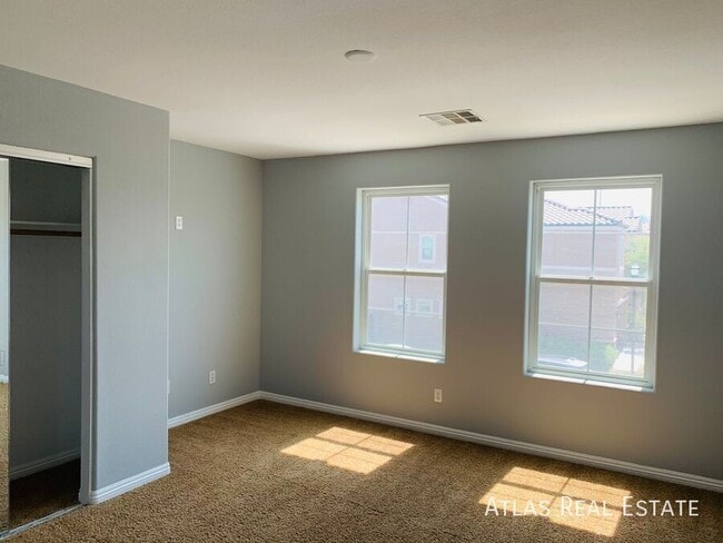 Building Photo - 6882 Majestic Palm Dr