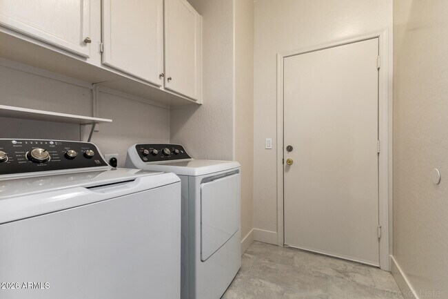 Building Photo - 5665 W Laurie Ln