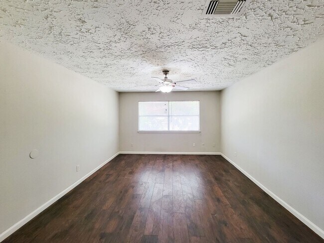 Building Photo - 9415 Beckford Dr