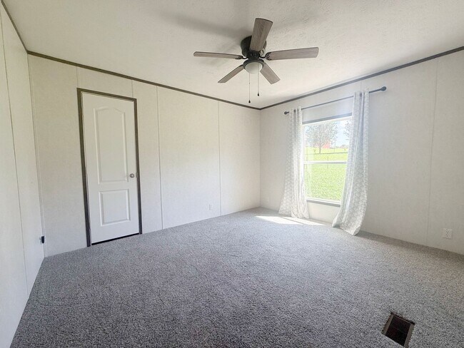 Building Photo - Spacious 4-Bedroom Home on 1 Acre in Peaceful Rickman Setting