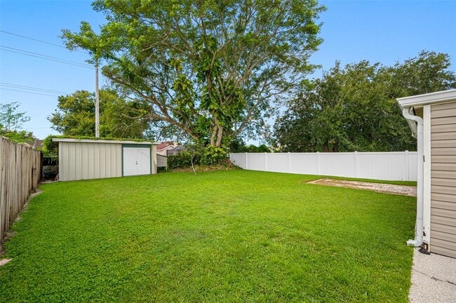 Building Photo - 1411 Thistledown Dr