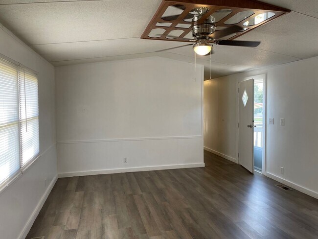 Building Photo - 3 BED, 2 BATH MOBILE HOME