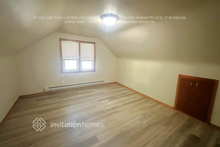 Building Photo - 3940 3rd St NE