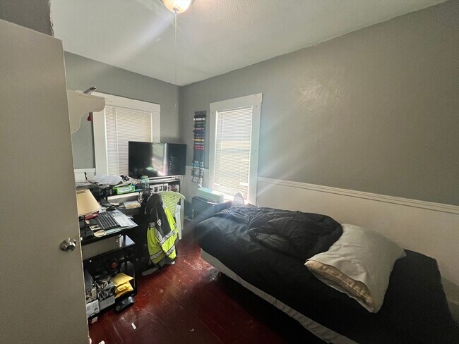 Building Photo - 75 Intervale St