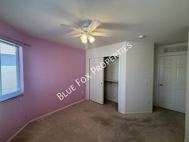 Building Photo - 7135 S Oakbank Dr