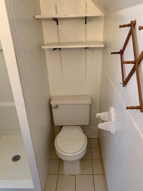 Toilet - 406 N Hamilton St
