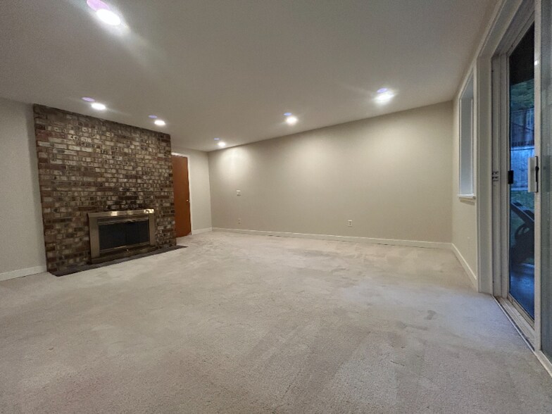 Building Photo - 2707 NE 95th St