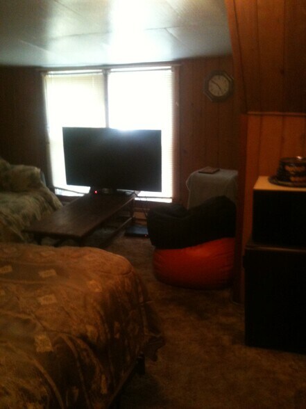 2nd Floor 2 - 2319 S 18th St