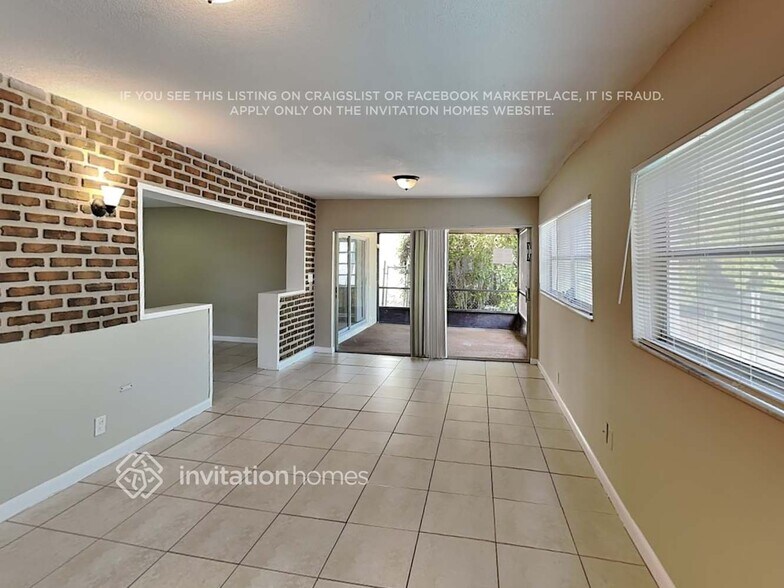 Building Photo - 9350 NW 35th Manor