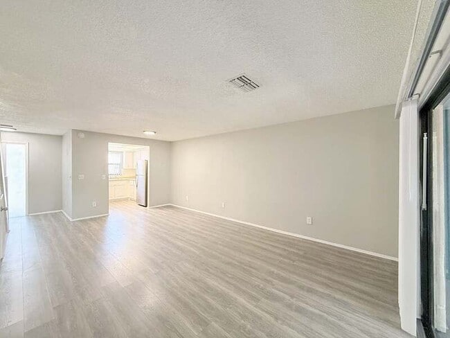 Building Photo - 2820 S Pines Dr