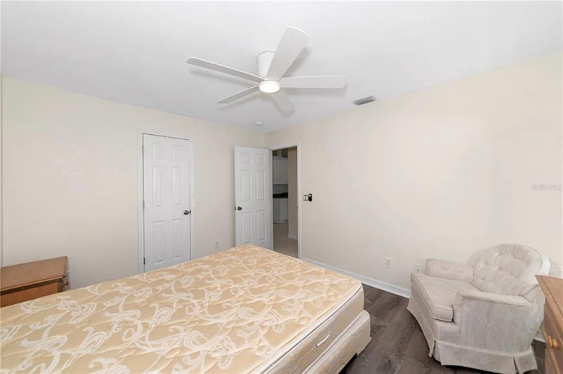 Building Photo - 1401 Hedgewood Cir