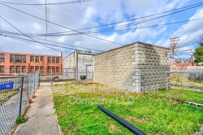 Building Photo - 2316 Garrett Ave