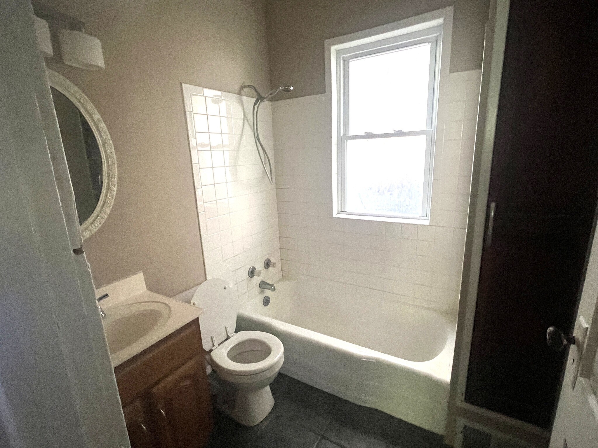 Building Photo - 1158 Brown Ave