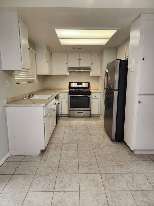 Building Photo - 15833 Serrano Rd