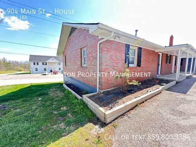 Building Photo - 904 Main St