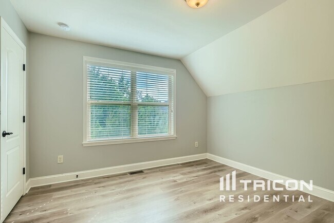Building Photo - 2015 Chelsey Way