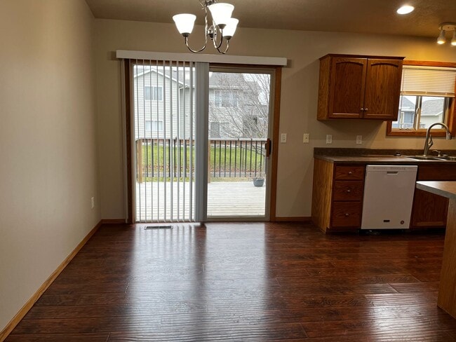Building Photo - 5 Bed/2 Bath Rental Home on West Side!