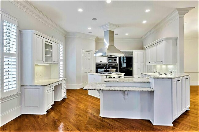 Building Photo - 3657 Peachtree Rd NE