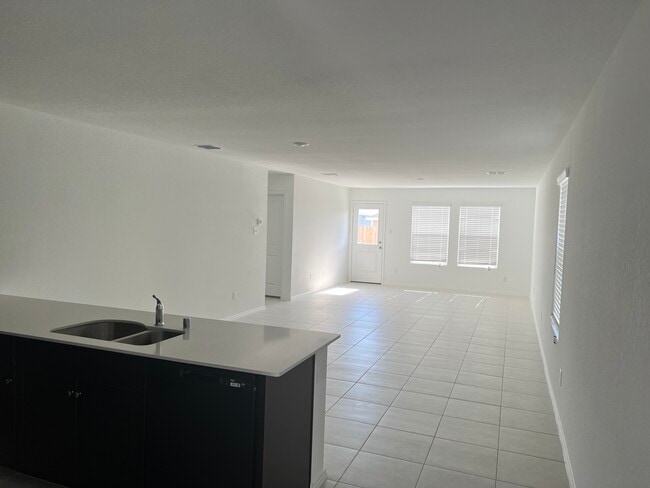 Building Photo - 2649 Kingsman Dr