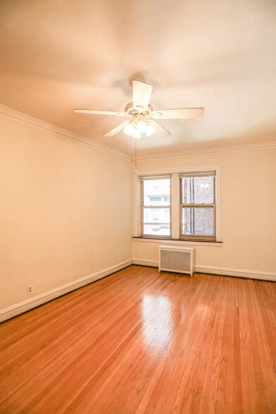 Building Photo - 7714 N Sheridan Rd