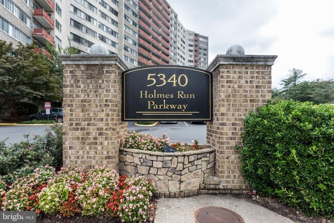 Building Photo - 5340 Holmes Run Pkwy