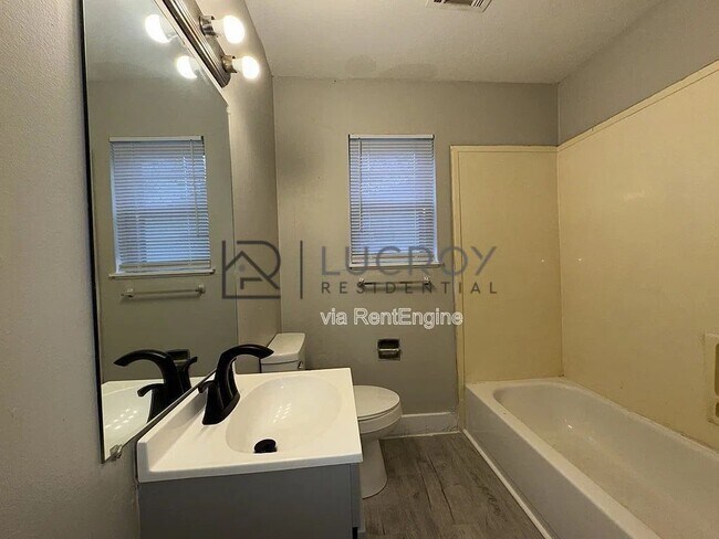 Building Photo - 1126 Barbara Ann Dr