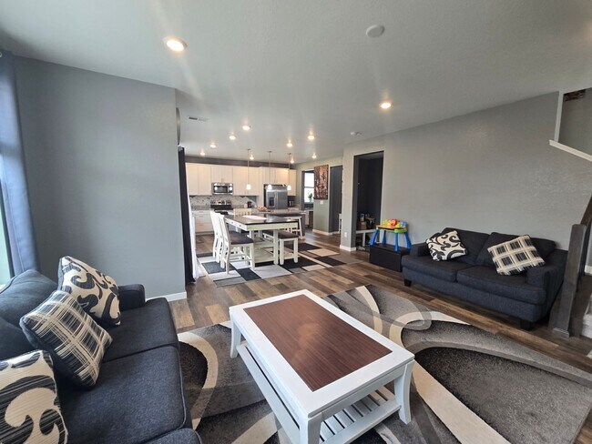 Building Photo - Built in 2021 Spacious Home with 4 bedroom...