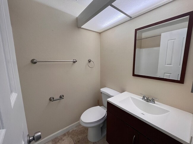 Building Photo - Large Mission Valley Condo