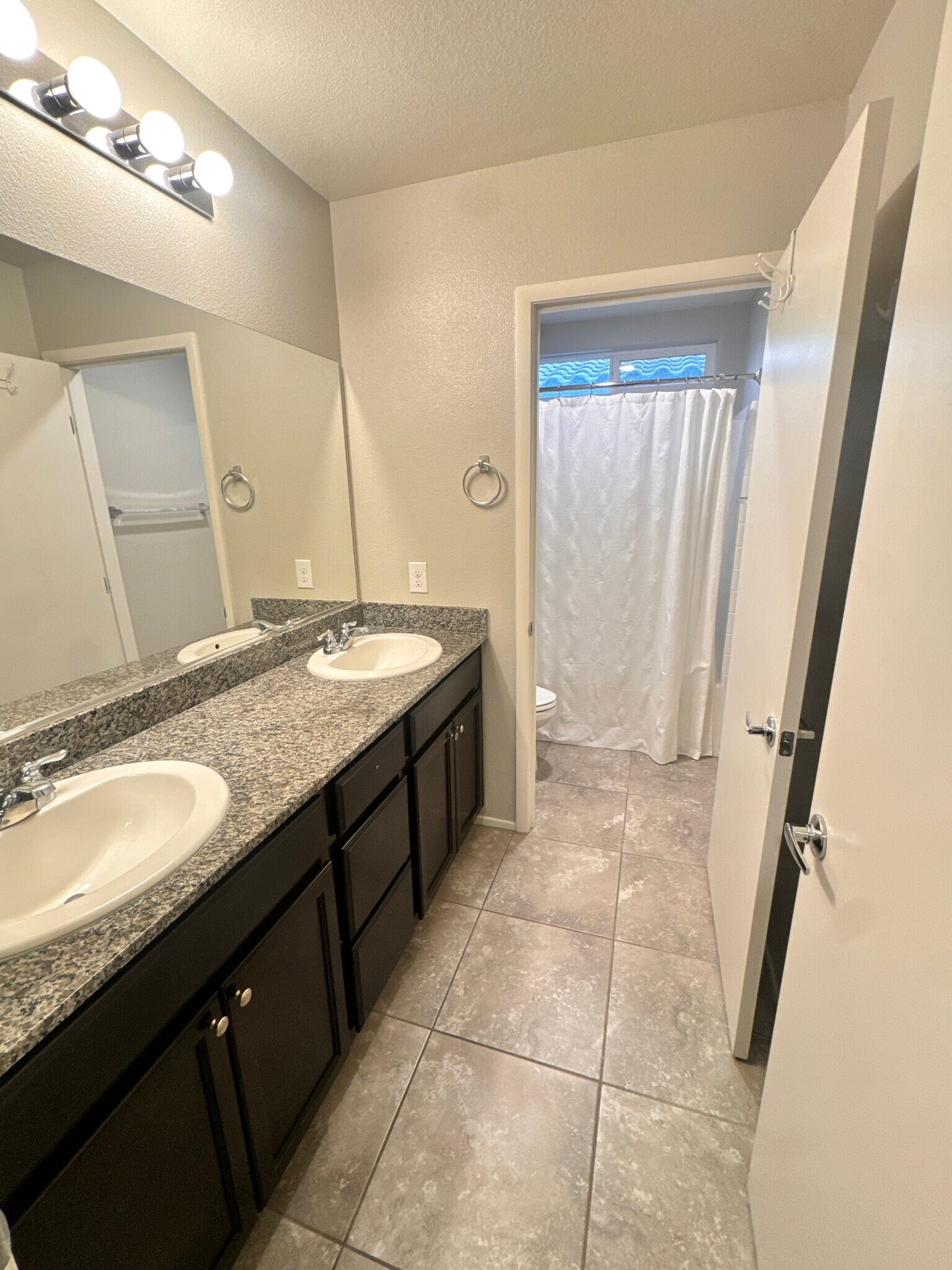 Building Photo - 4018 White Opal St