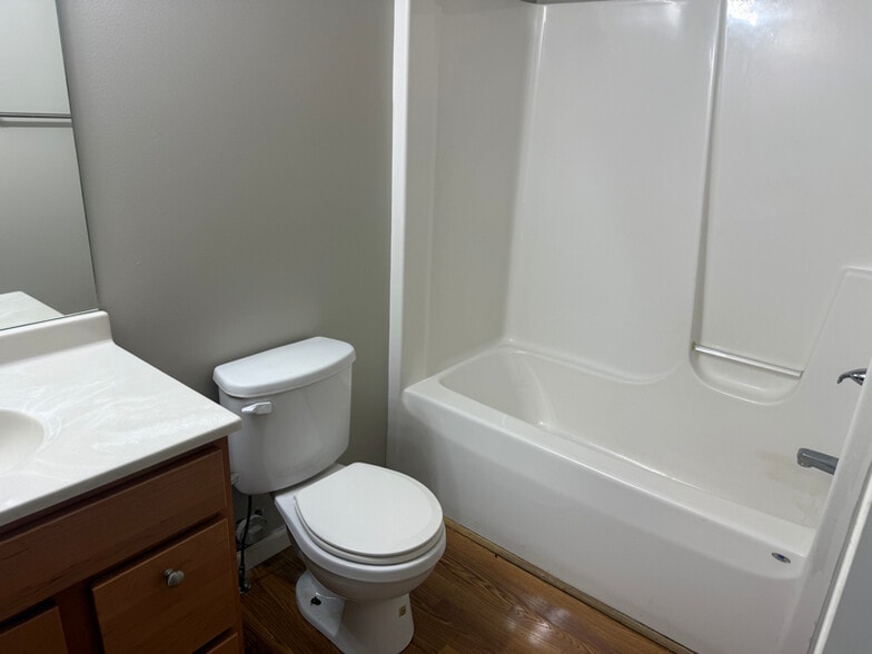 Building Photo - 206 S Springfield St