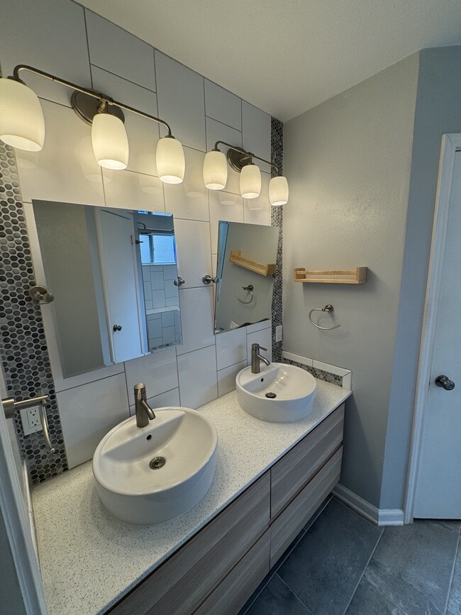 Building Photo - 13815 Stone Hollow