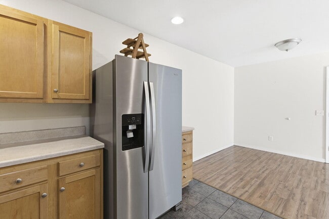 Building Photo - 1127 N Northwood Ave