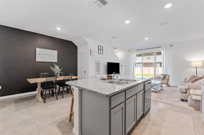 Building Photo - 33105 Major Oak Dr