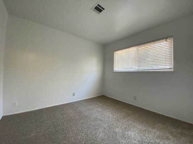 Building Photo - Beautiful Duplex in Rockin, CA!