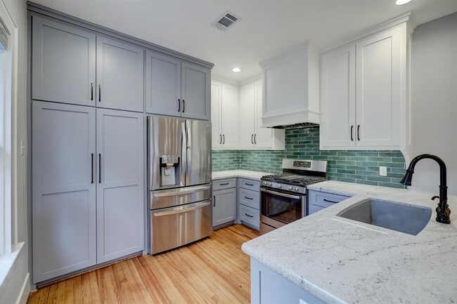 Building Photo - 2610 White Oak Dr