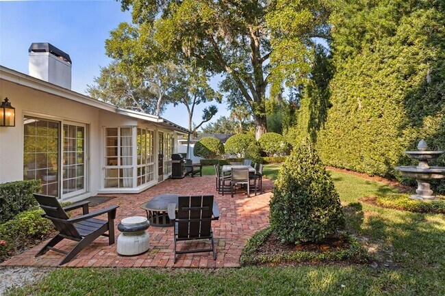 Building Photo - 2220 Vía Tuscany