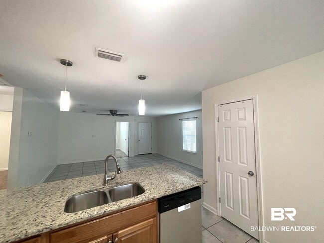 Building Photo - 15142 Marem Dr
