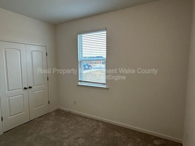 Building Photo - 403 St Clair Dr