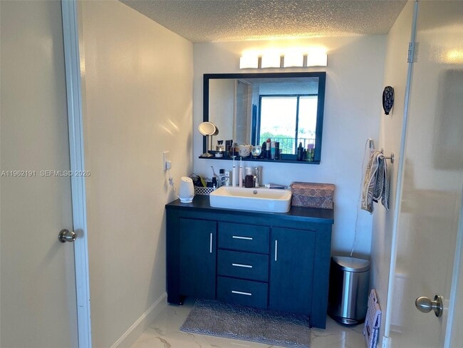 Building Photo - 210 174th St