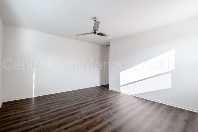 Building Photo - 4 Bedroom/3 Bath Home with Office and Paid...