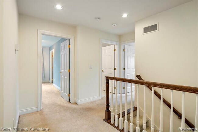 Building Photo - 47611 Manorwood Dr